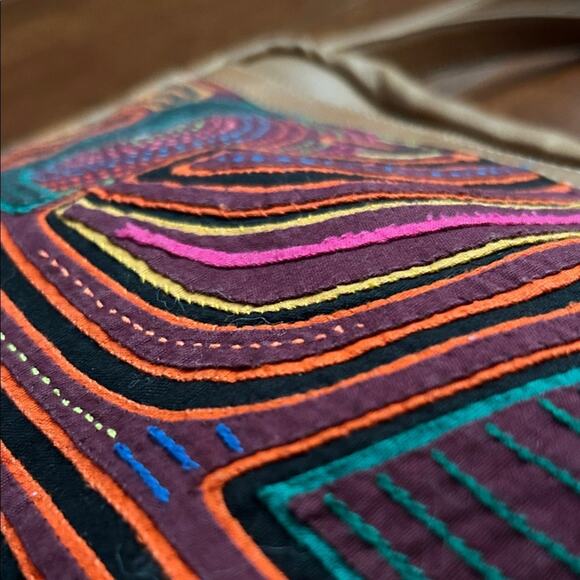 Artisan Mola and Leather Crossbody Bag with Multicolor Pattern - Picture 5 of 12